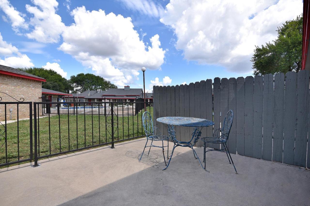 Americas Best Value Inn Lockhart Tx Luaran gambar